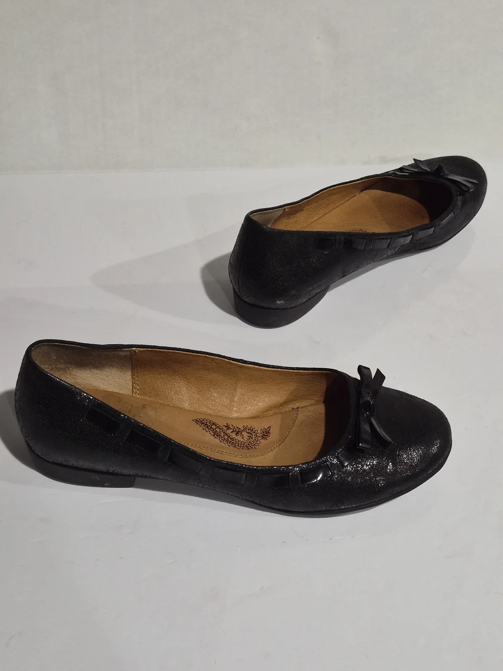 SOFFT Women's Black  Ballet Flats with Bow Design, Size 11M